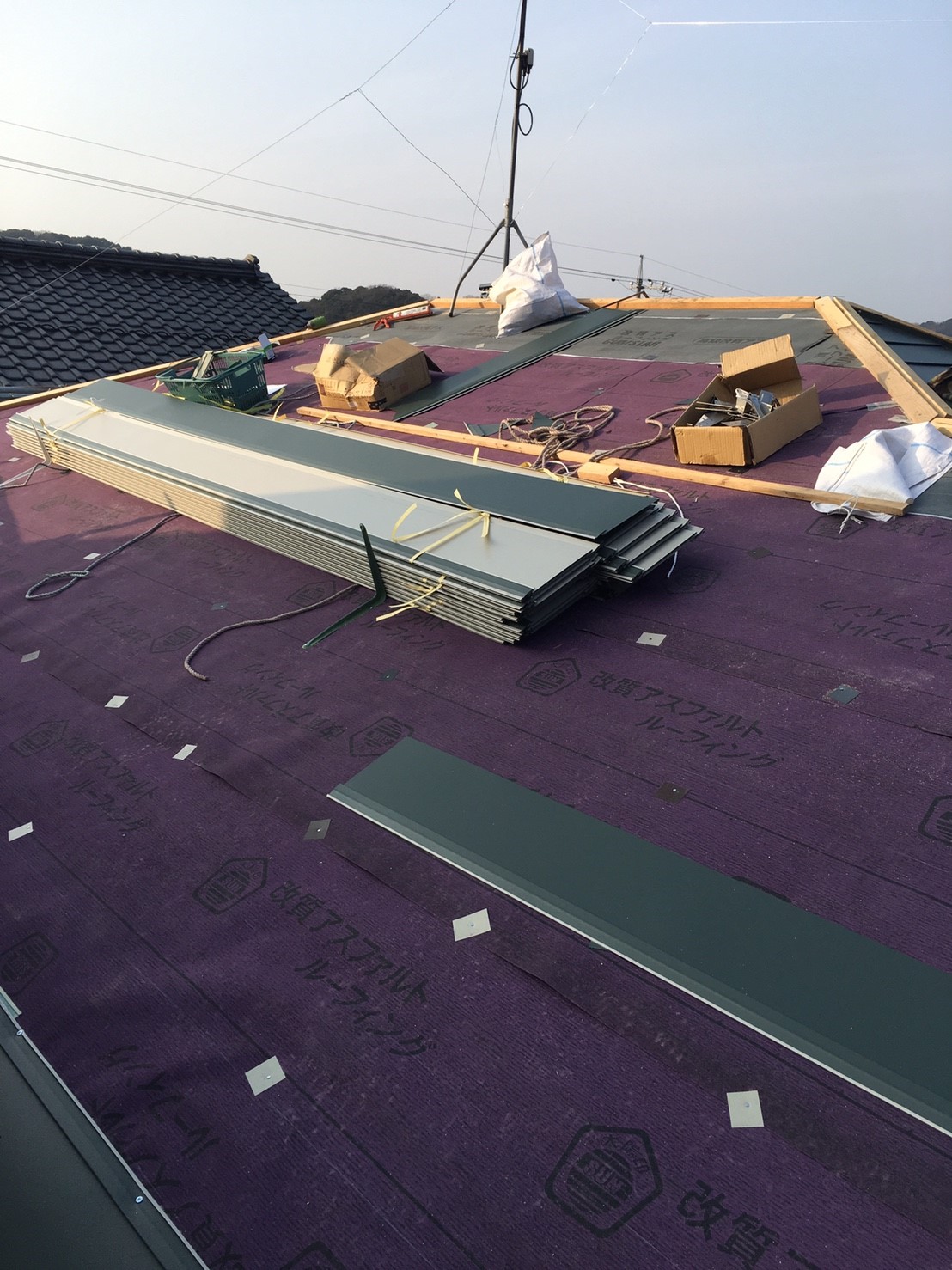 屋根工事、ガルバニウム鋼板カバー工法